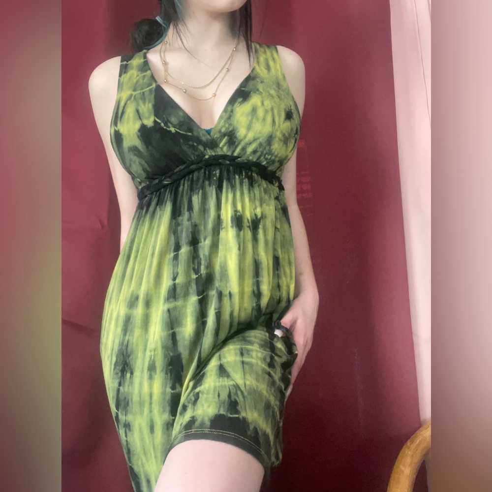 tie-dye/ flowy dress/hippy